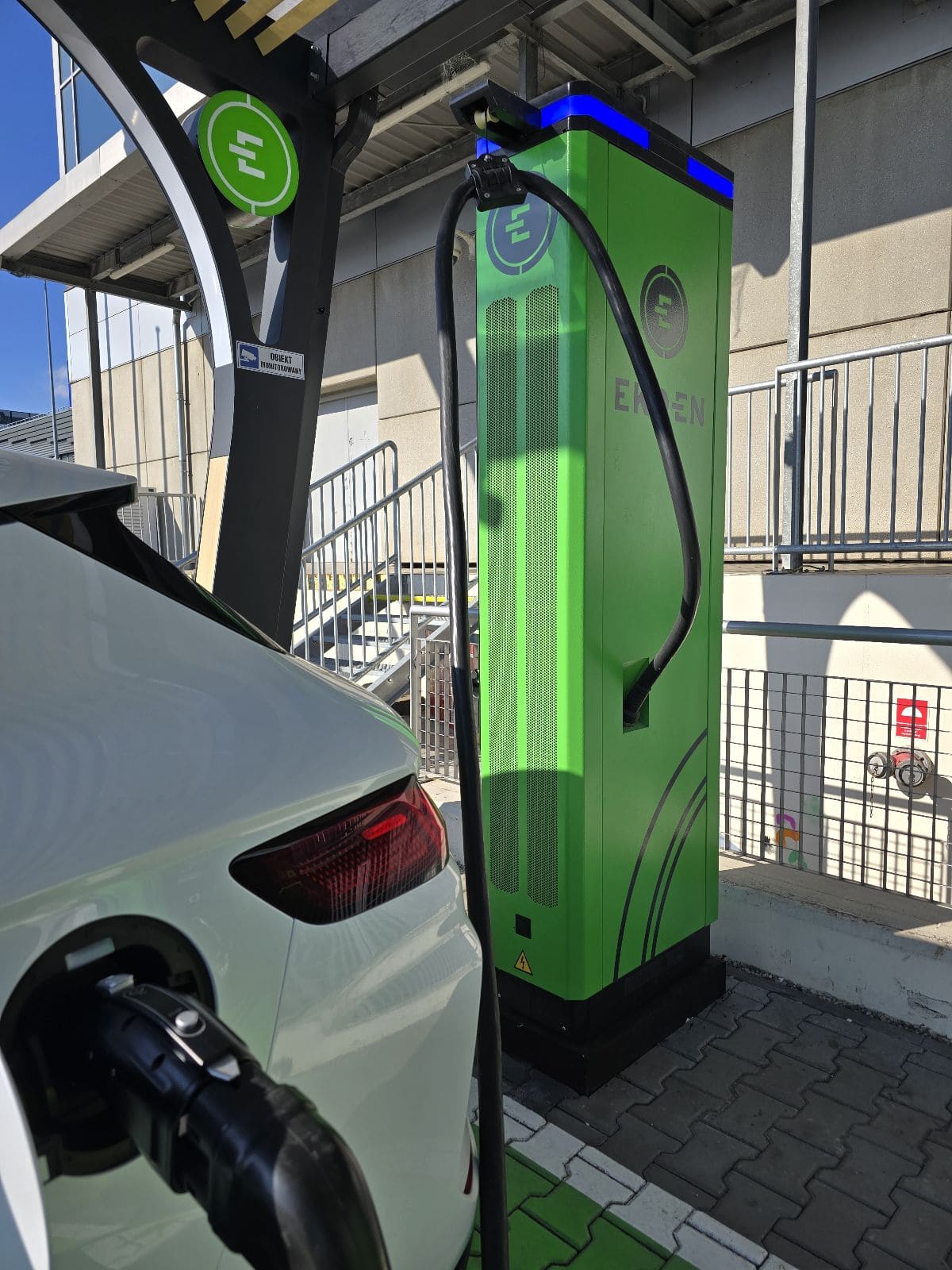 Зарядка через переходник в Европе